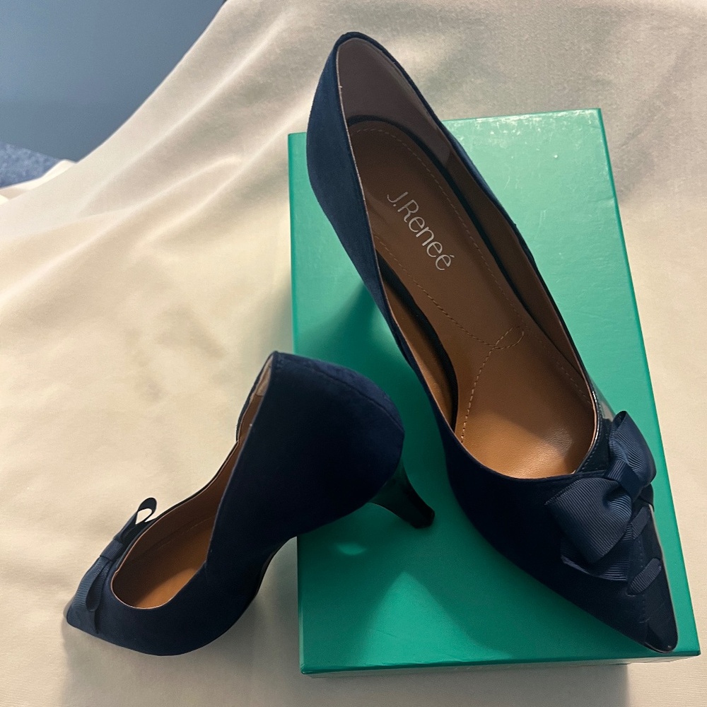 J.Renee (Machealle)Navy Blue Heels with Bow Accent